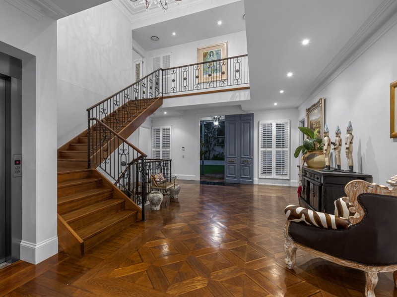 2 Castleton Street, Hamilton QLD 4007