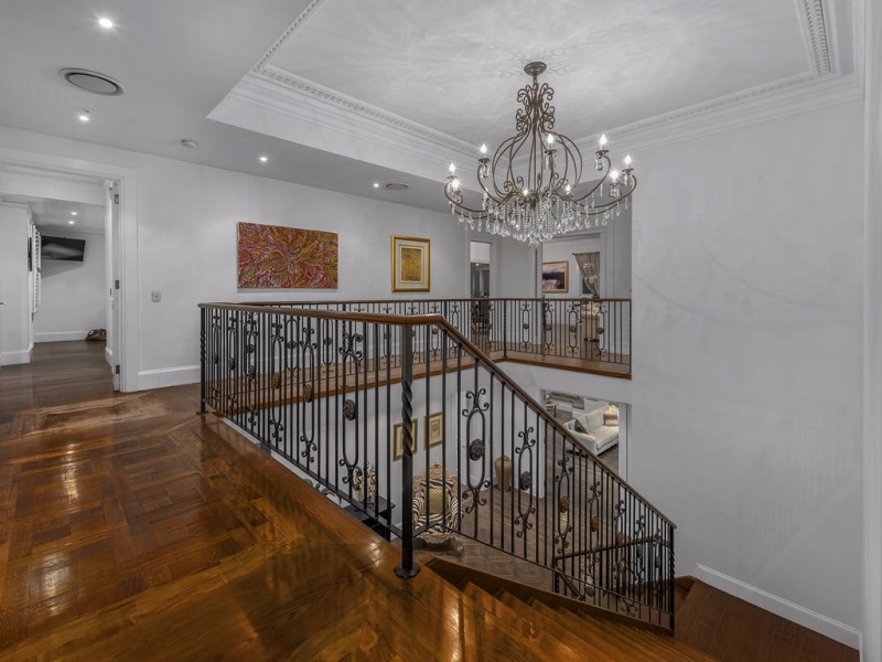 2 Castleton Street, Hamilton QLD 4007