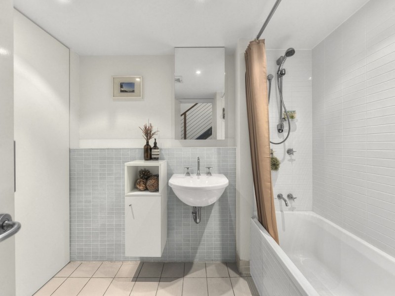 321/64 Macquarie Street, Teneriffe QLD 4005