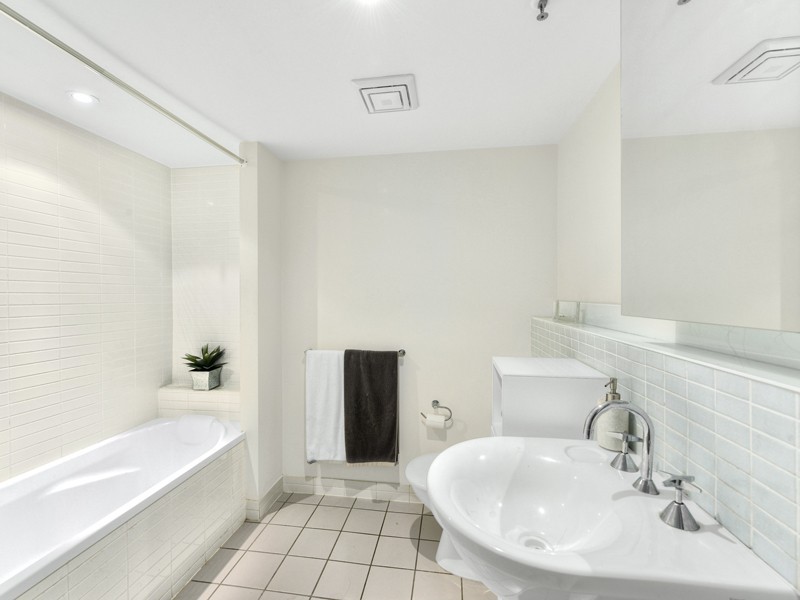 304/64 Macquarie Street, Teneriffe QLD 4005