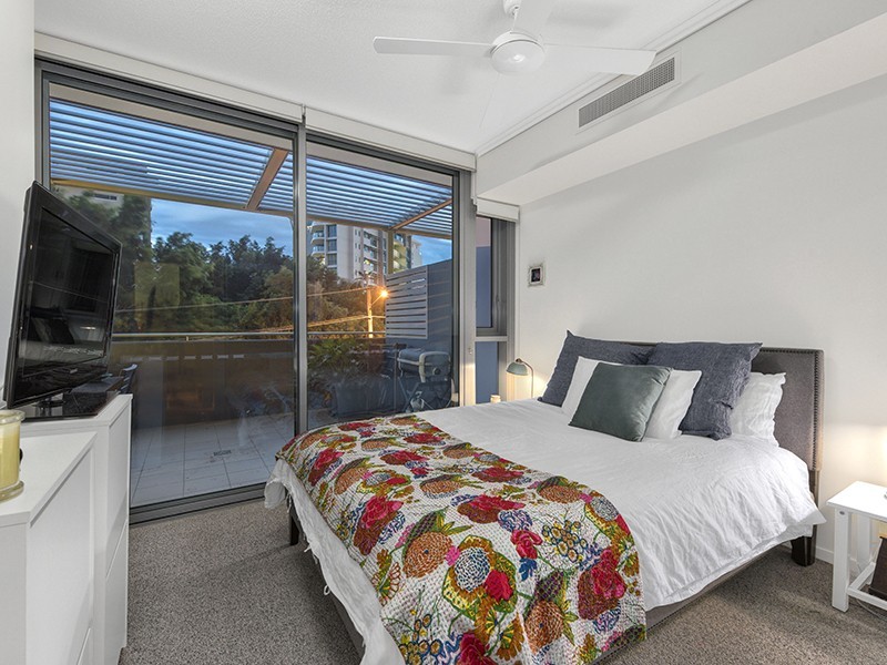 30110/2 Harbour Road, Hamilton QLD 4007