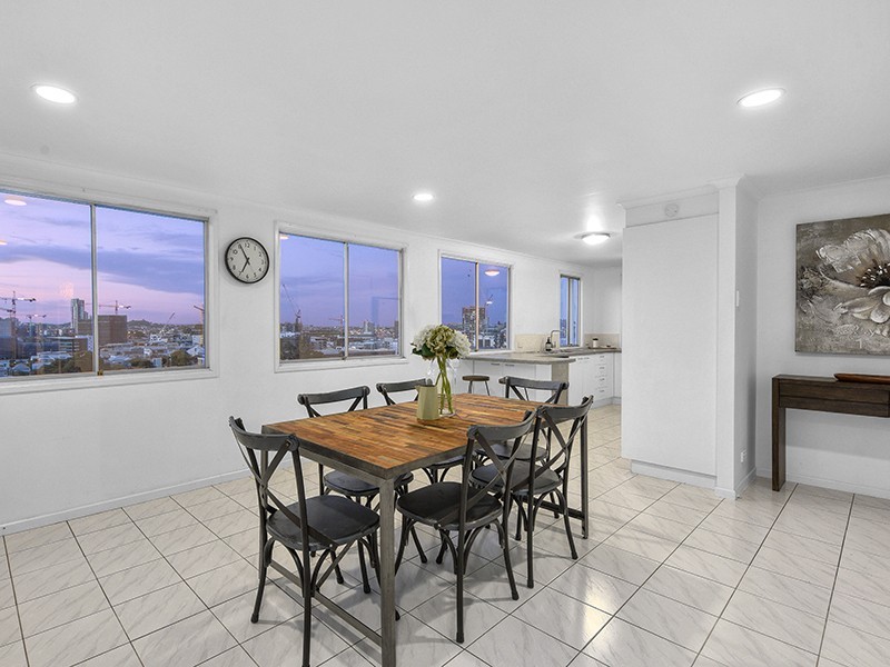 16 Teneriffe Drive, Teneriffe QLD 4005