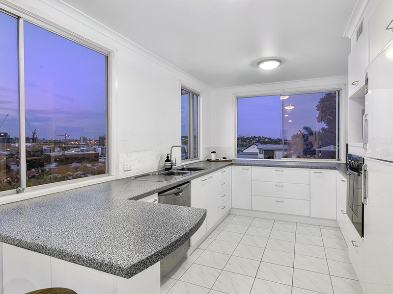 16 Teneriffe Drive, Teneriffe QLD 4005