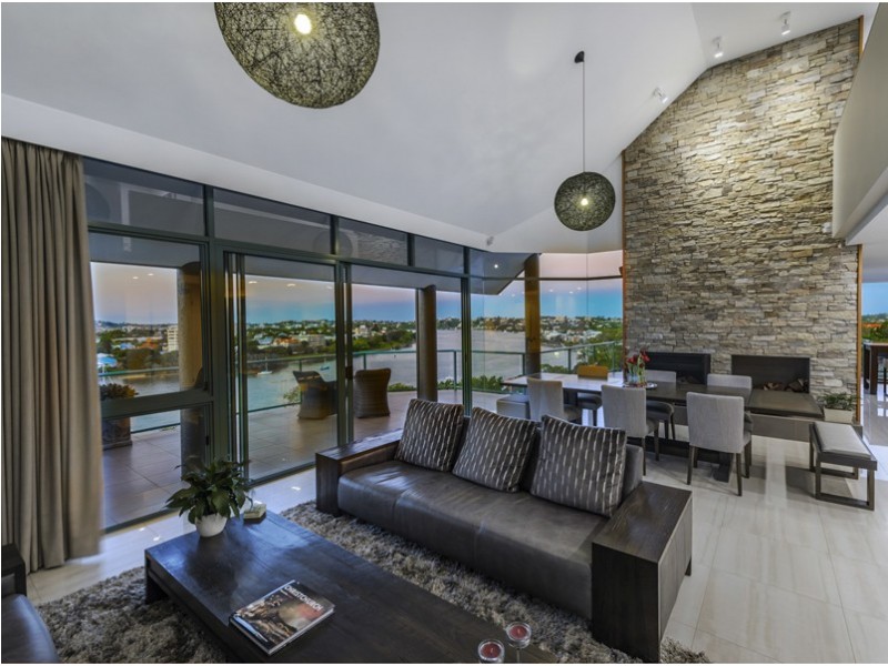 27/10 Park Avenue, Kangaroo Point QLD 4169