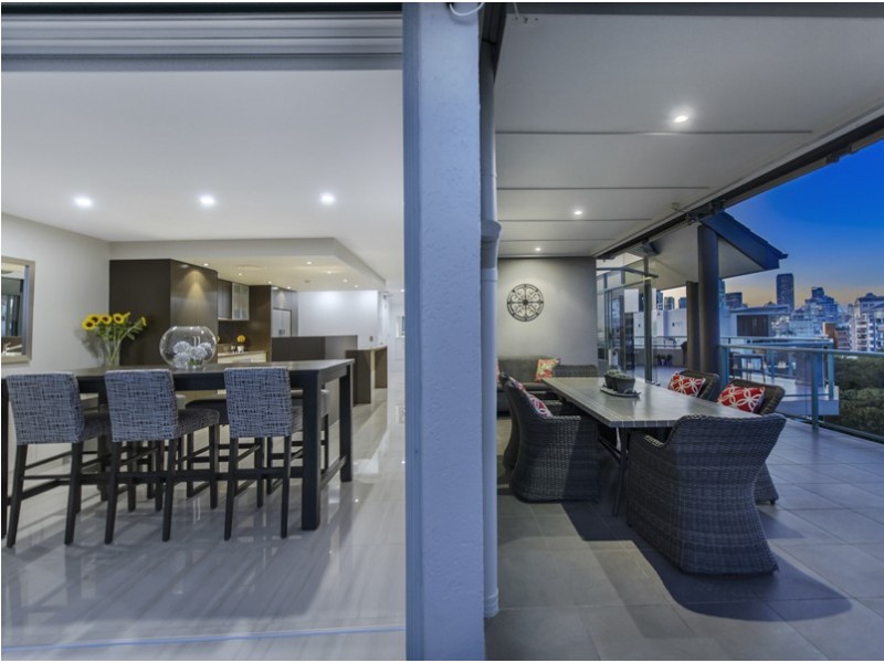 27/10 Park Avenue, Kangaroo Point QLD 4169