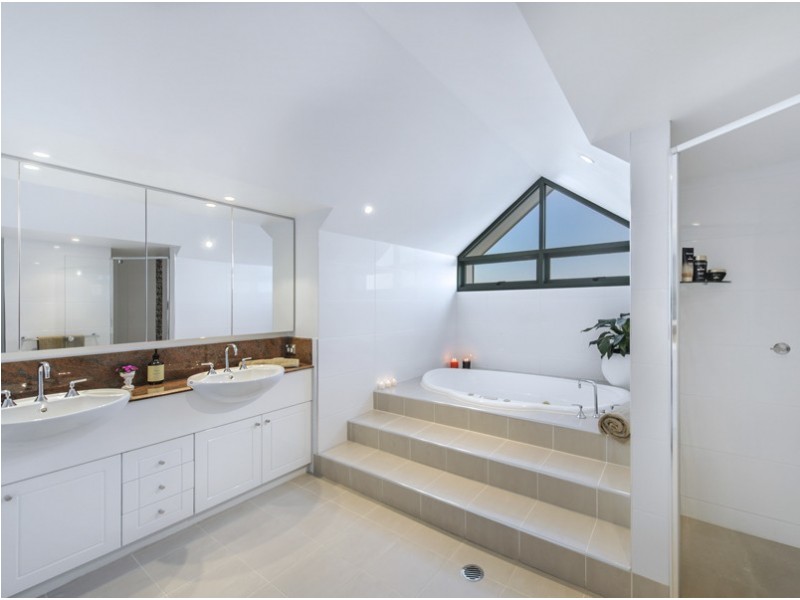 27/10 Park Avenue, Kangaroo Point QLD 4169