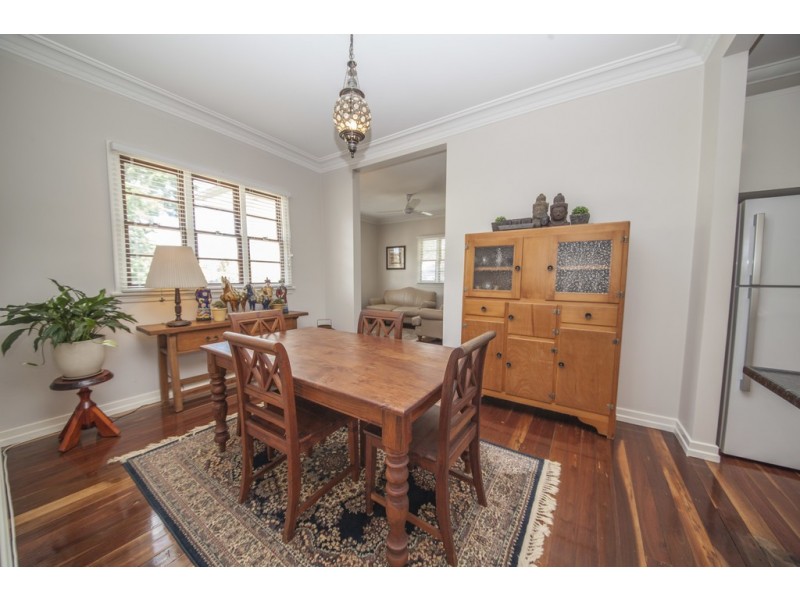 30 George Street, Silkstone QLD 4304