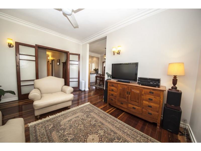 30 George Street, Silkstone QLD 4304