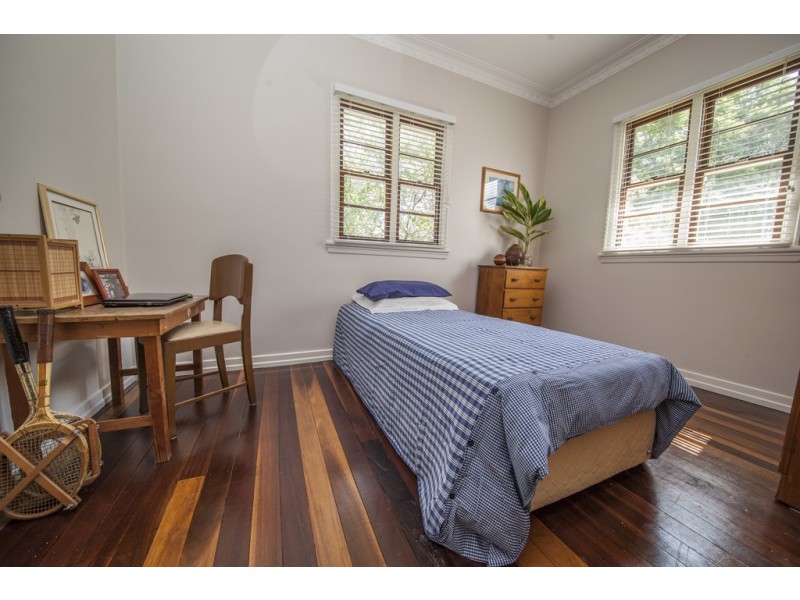 30 George Street, Silkstone QLD 4304