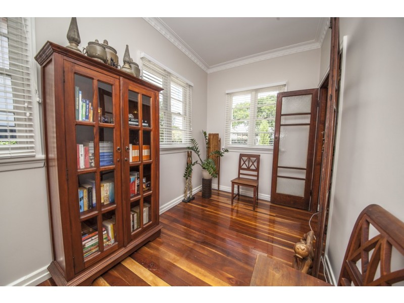 30 George Street, Silkstone QLD 4304