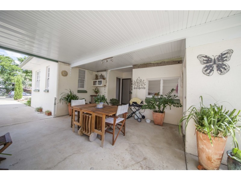30 George Street, Silkstone QLD 4304