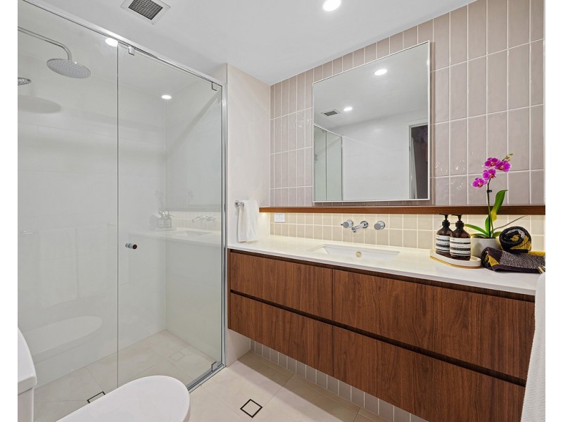 1532/22 Refinery Parade, New Farm QLD 4005