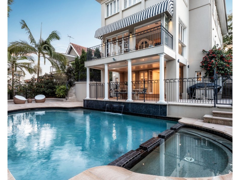 68 Markwell Street, Hamilton QLD 4007