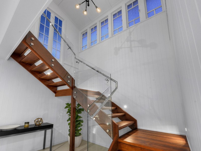 15 Bradley Avenue, Kedron QLD 4031