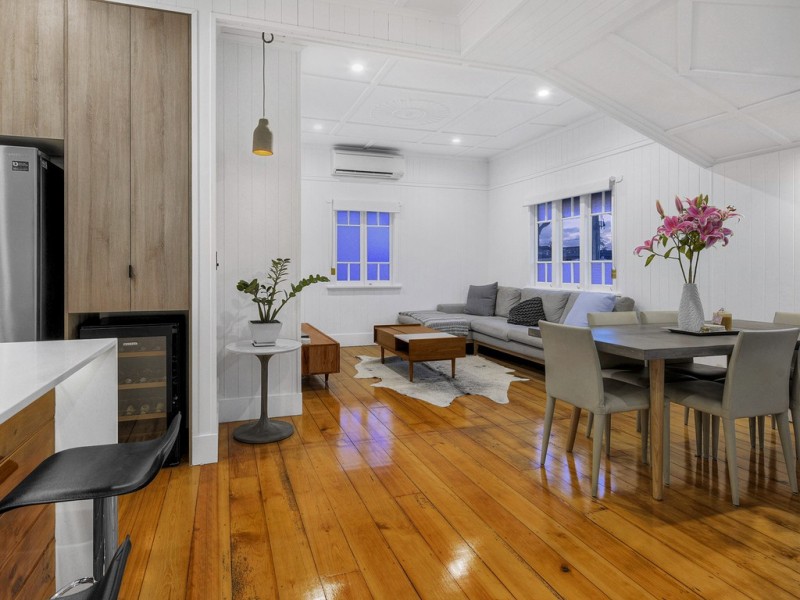 15 Bradley Avenue, Kedron QLD 4031