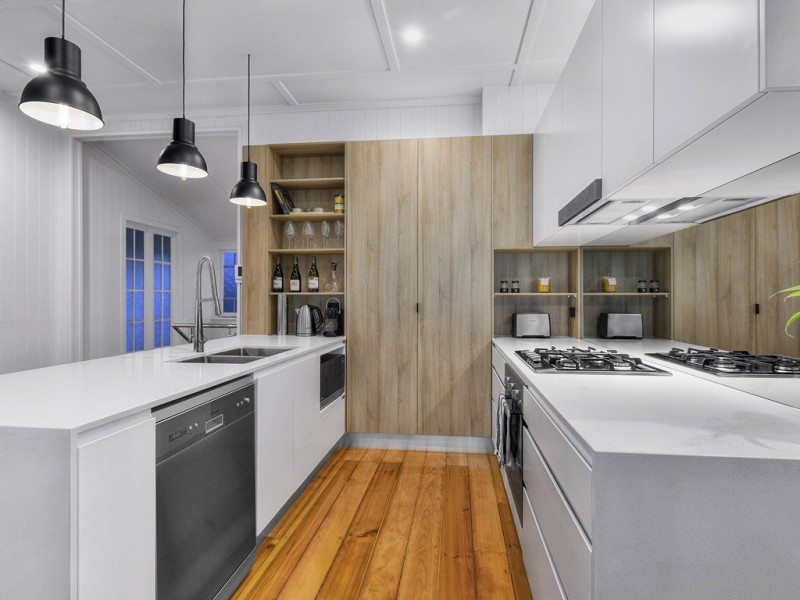 15 Bradley Avenue, Kedron QLD 4031