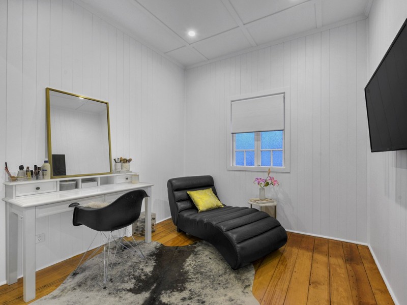 15 Bradley Avenue, Kedron QLD 4031