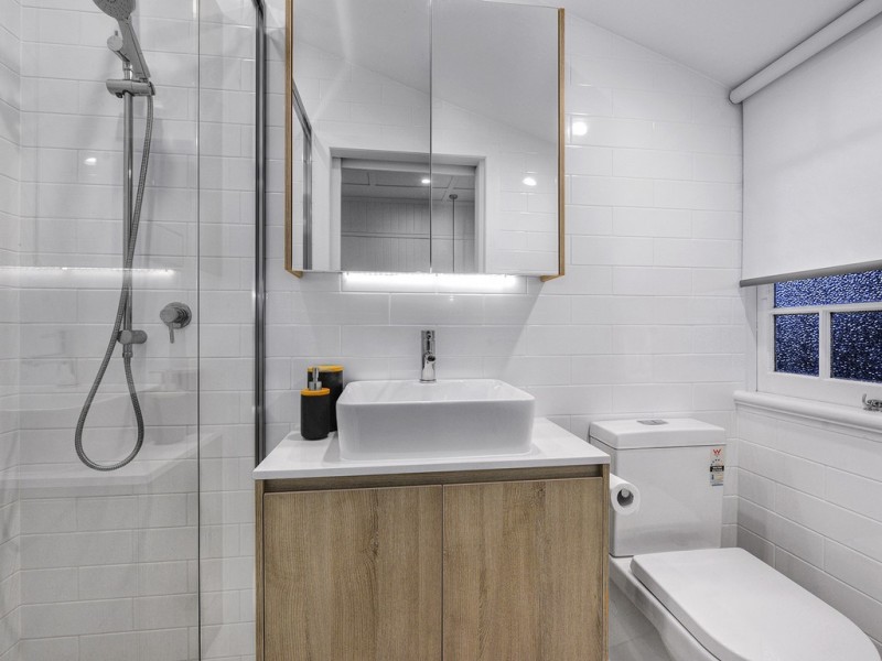 15 Bradley Avenue, Kedron QLD 4031