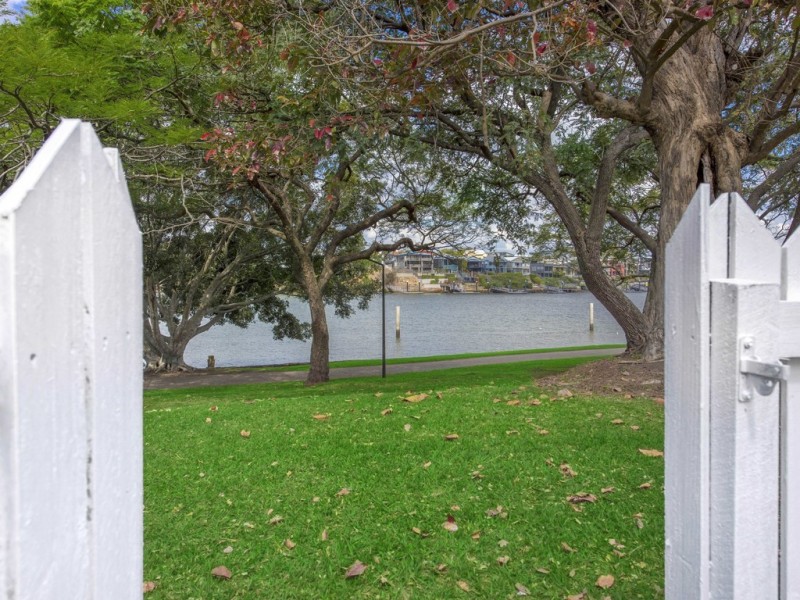 80,82,84 and 86 Oxlade Drive, New Farm QLD 4005