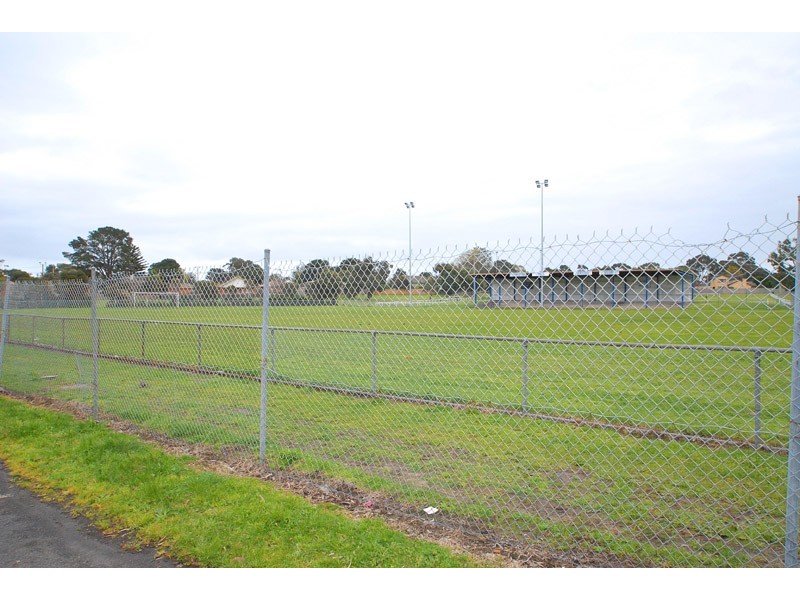 18 Jenkens Street, Frankston North VIC 3200