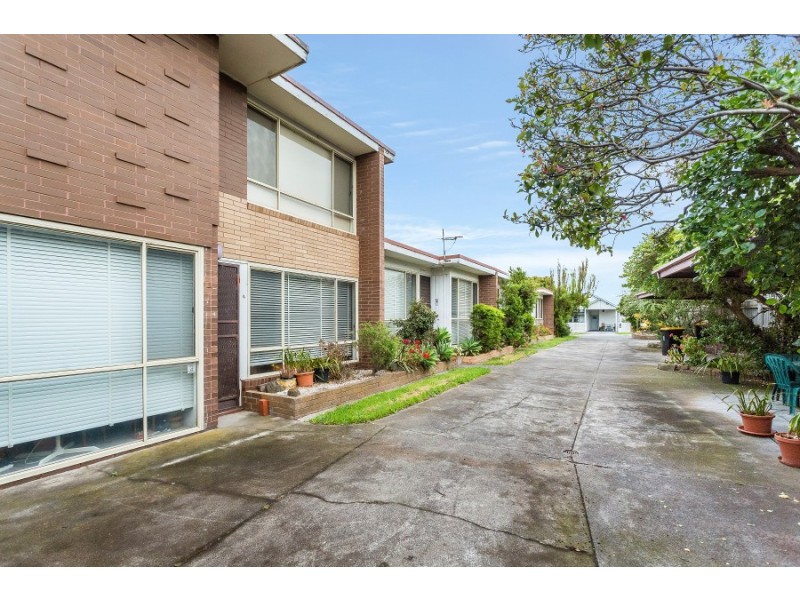 2 Ashmore Avenue, Mordialloc VIC 3195