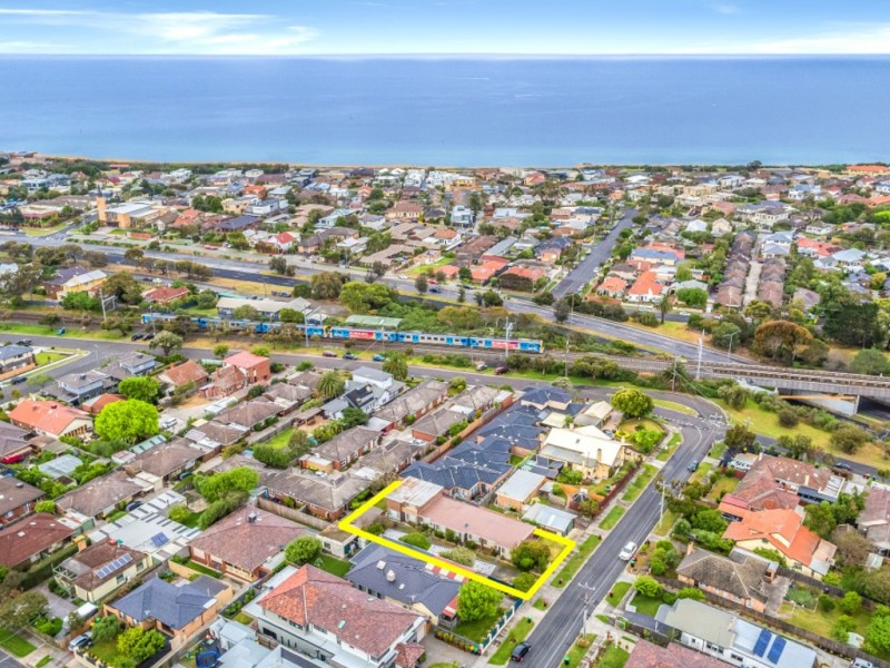 2 Ashmore Avenue, Mordialloc VIC 3195