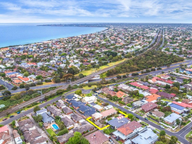 2 Ashmore Avenue, Mordialloc VIC 3195