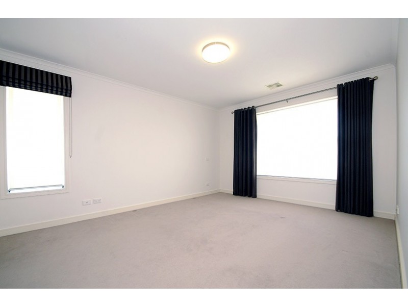 32 Dresden Drive, Waterways VIC 3195