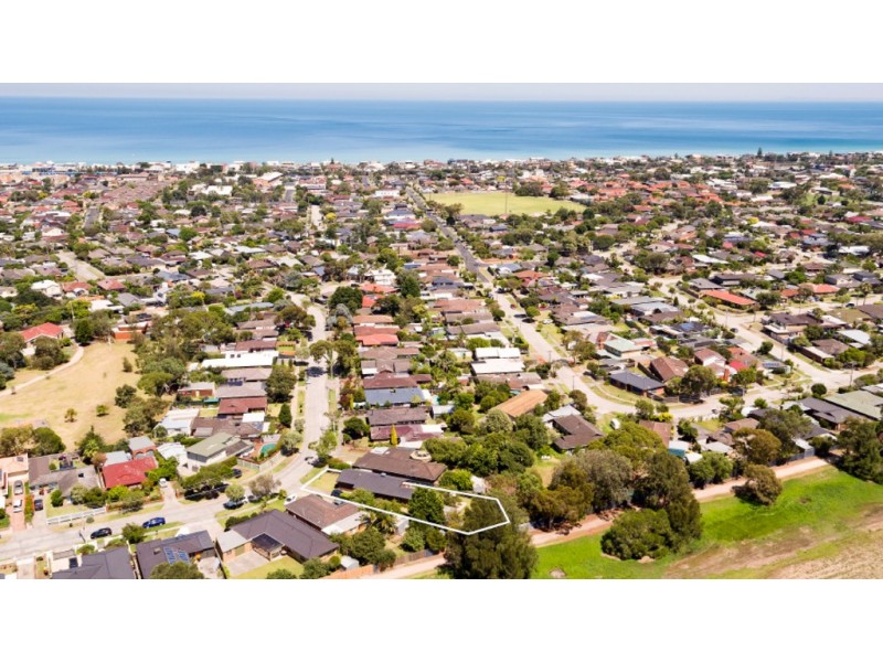 27 Tarongo Drive, Aspendale VIC 3195