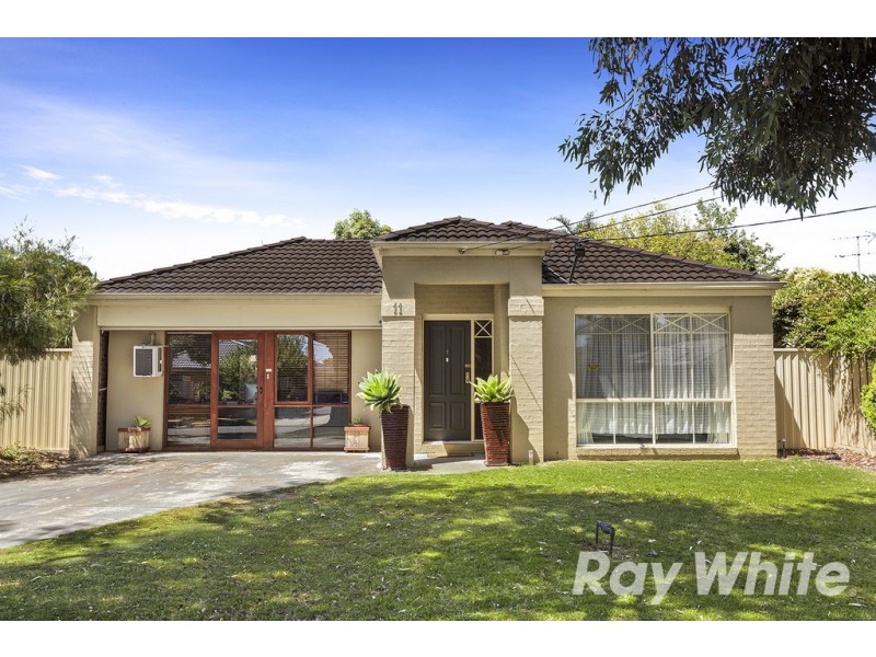 11 Carrington Avenue, Seaford VIC 3198
