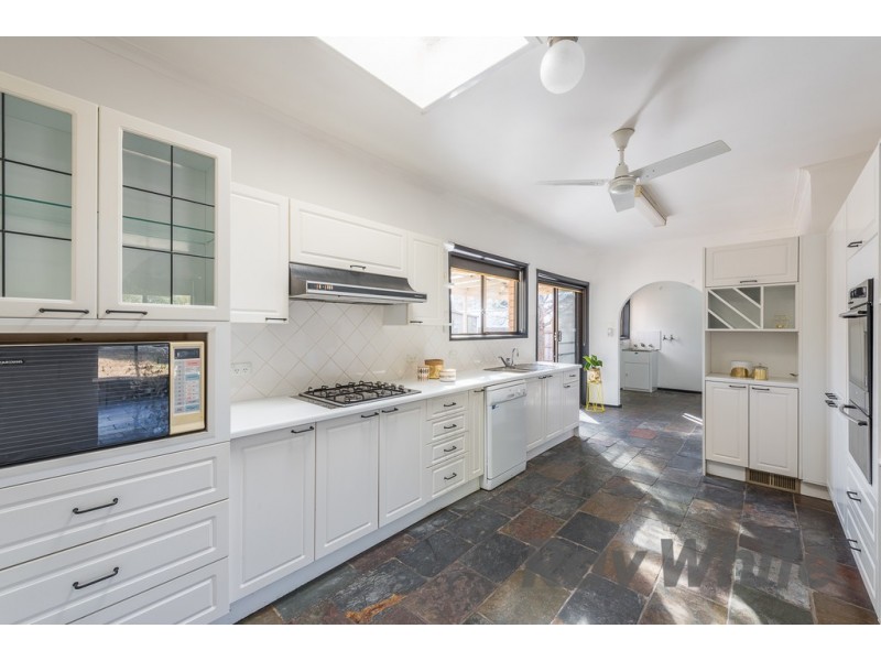 1 Waratah Avenue, Mordialloc VIC 3195