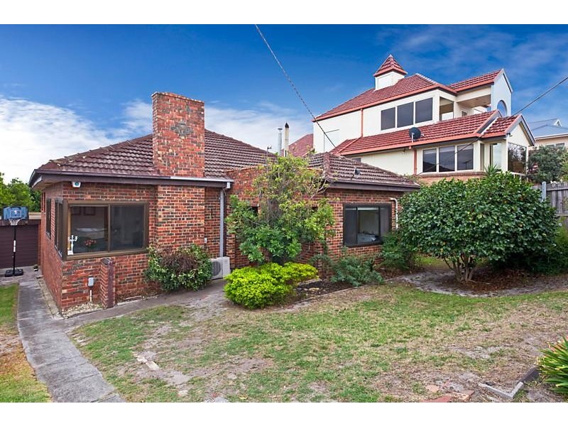 11 Rosella Road, Parkdale VIC 3195