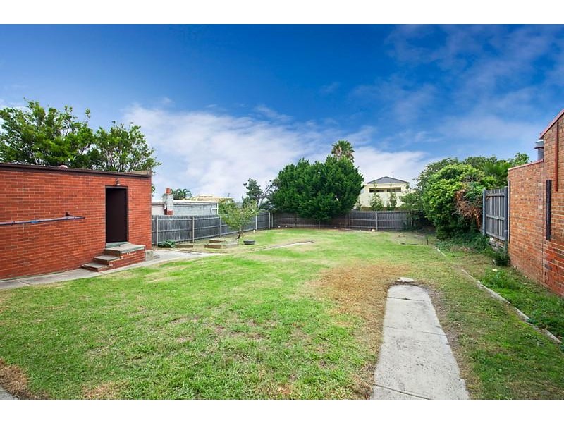 11 Rosella Road, Parkdale VIC 3195