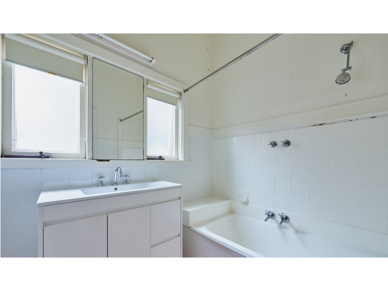 11 Rosella Road, Parkdale VIC 3195