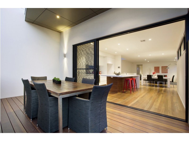 1 and 2/83 Nepean Highway, Aspendale VIC 3195