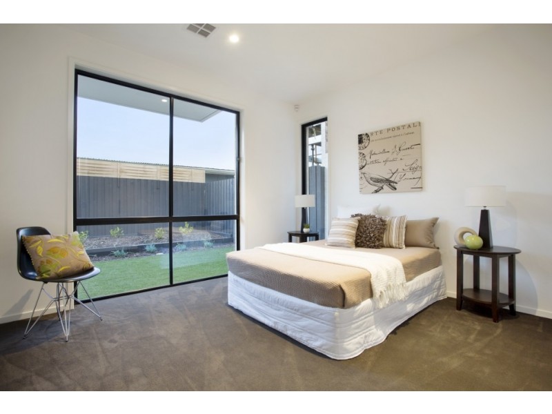 1 and 2/83 Nepean Highway, Aspendale VIC 3195