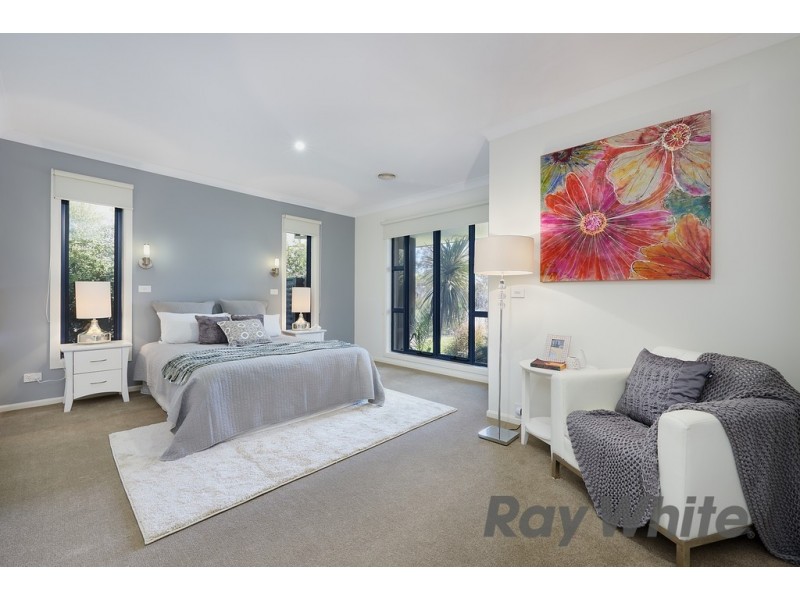 33 Coorong Circle, Waterways VIC 3195