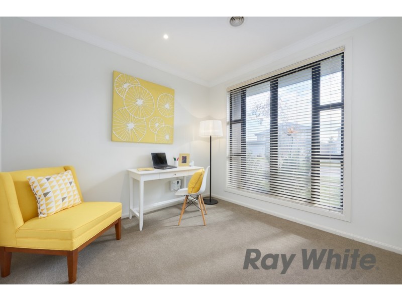 33 Coorong Circle, Waterways VIC 3195