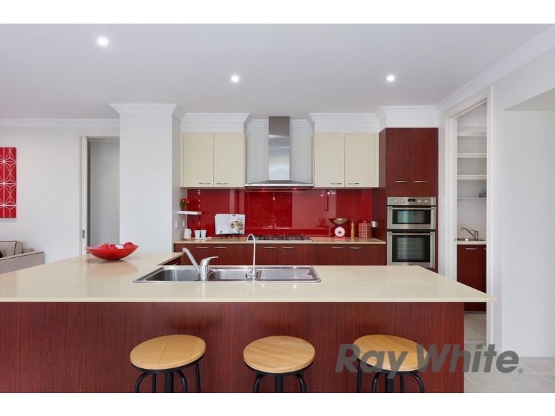 33 Coorong Circle, Waterways VIC 3195