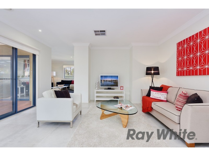 33 Coorong Circle, Waterways VIC 3195