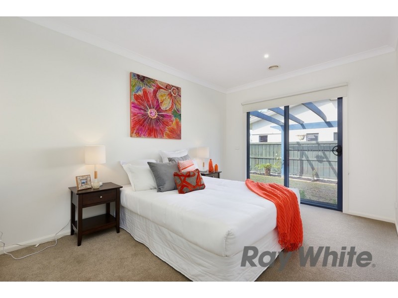 33 Coorong Circle, Waterways VIC 3195