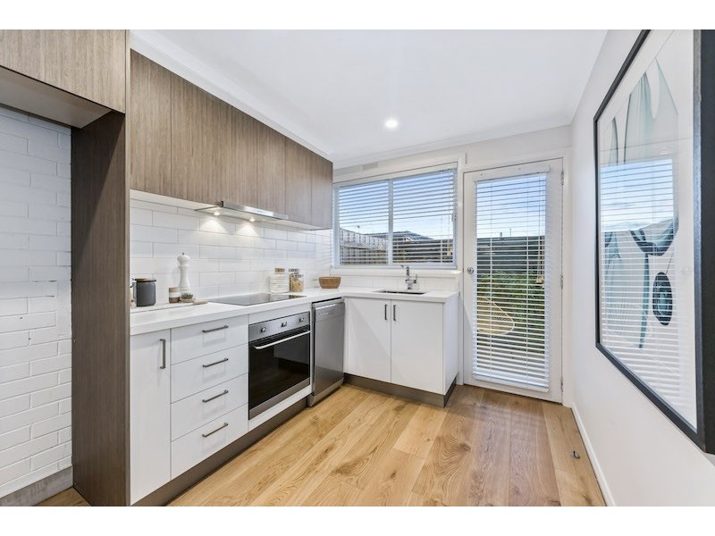 2/2 Ashmore Avenue, Mordialloc VIC 3195