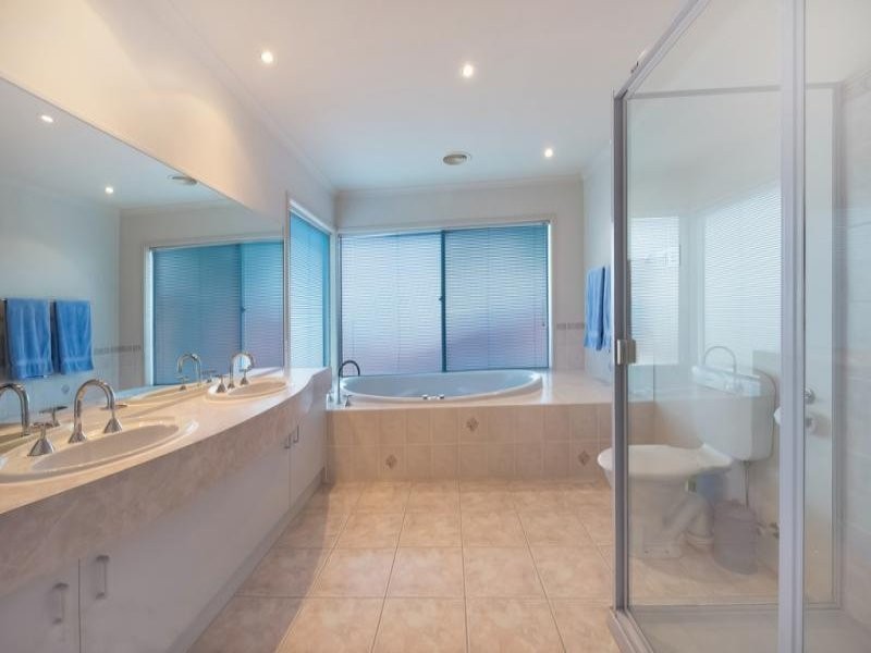 10 Harbour Drive, Patterson Lakes VIC 3197