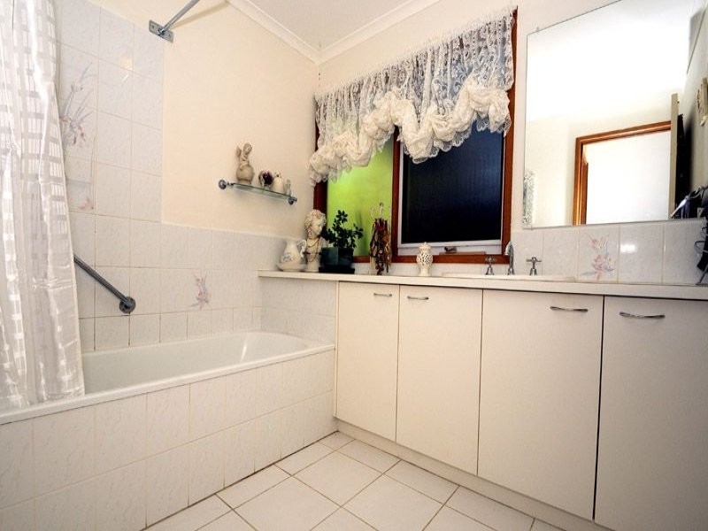 2A Third Avenue, Chelsea Heights VIC 3196