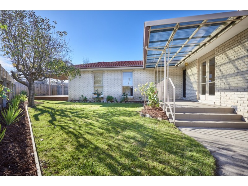 43 Silvertop Crescent, Frankston North VIC 3200