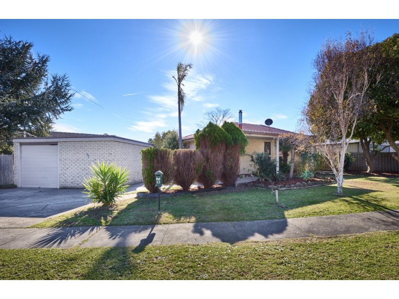 43 Silvertop Crescent, Frankston North VIC 3200