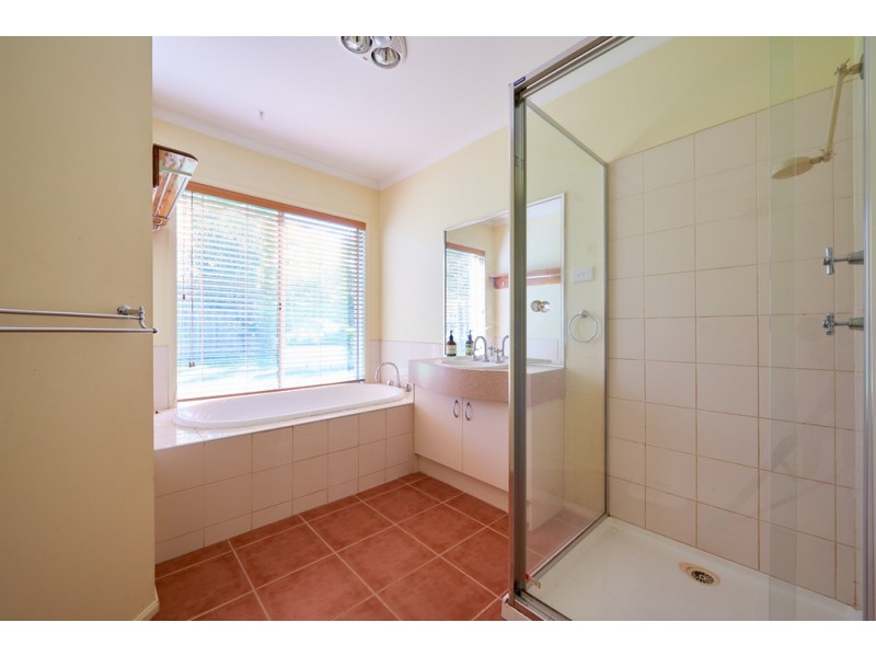 18 Castleridge Court, Narre Warren South VIC 3805