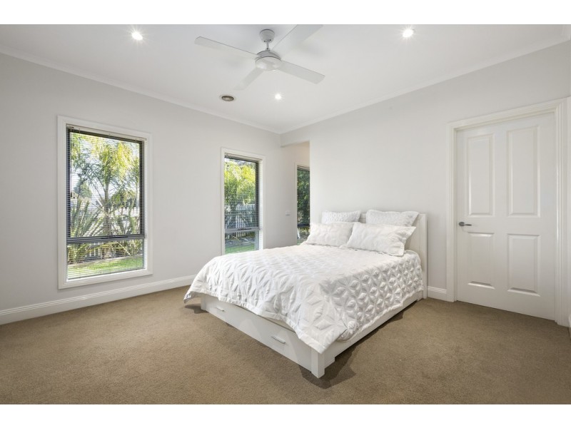 15 Albert Street, Mordialloc VIC 3195