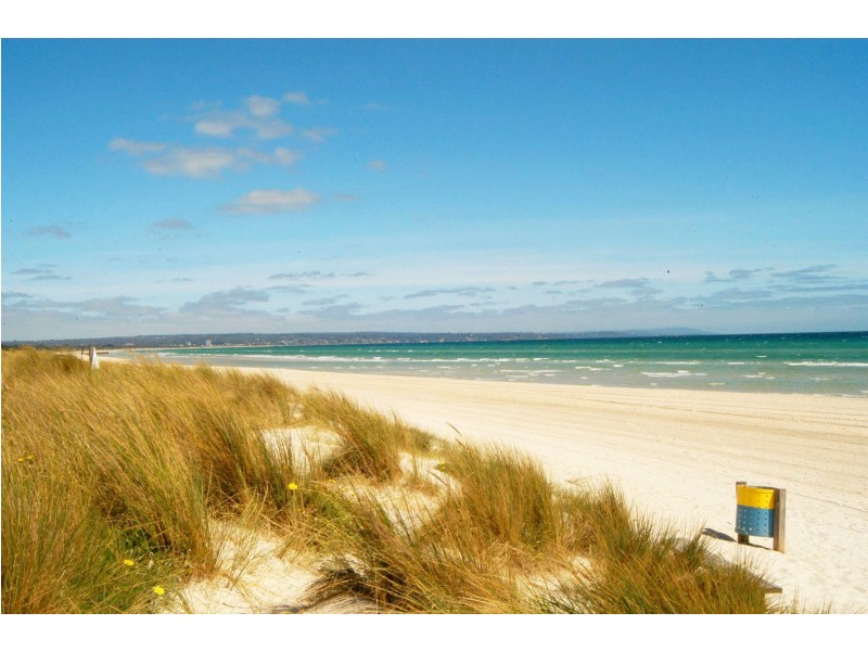 15 Albert Street, Mordialloc VIC 3195