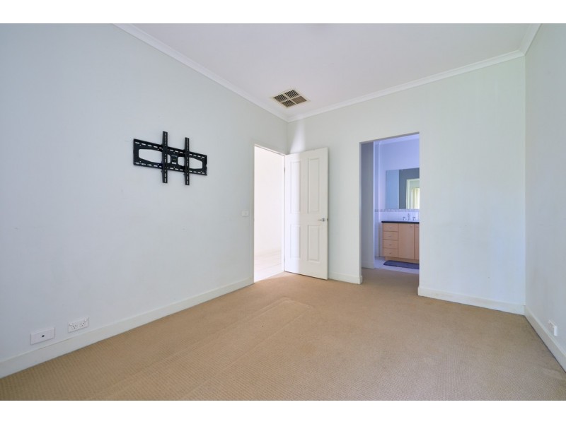 23 Hanrahan Wynd, Lynbrook VIC 3975